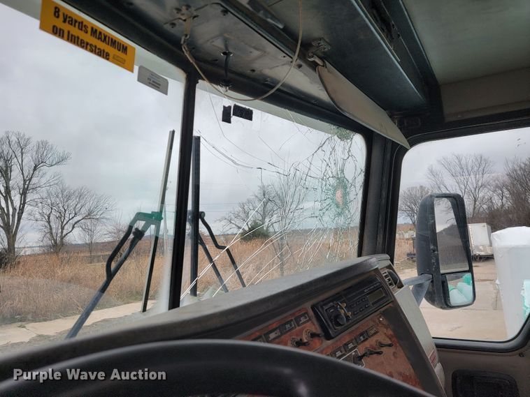 image for item JE9999 2004 Kenworth T800  ready mix truck