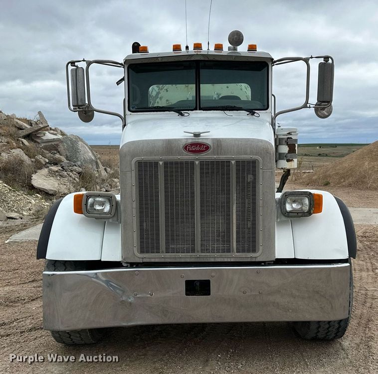 image for item KL9203 2007 Peterbilt 357  ready mix truck