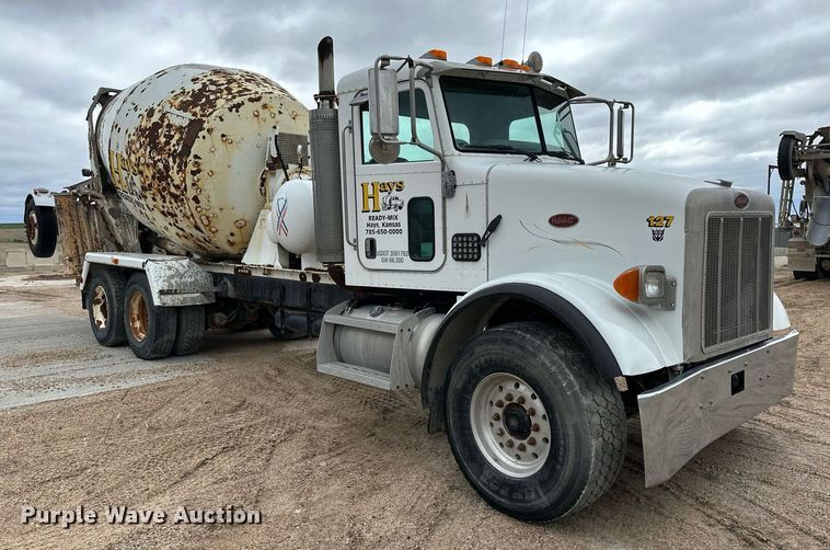 image for item KL9203 2007 Peterbilt 357  ready mix truck