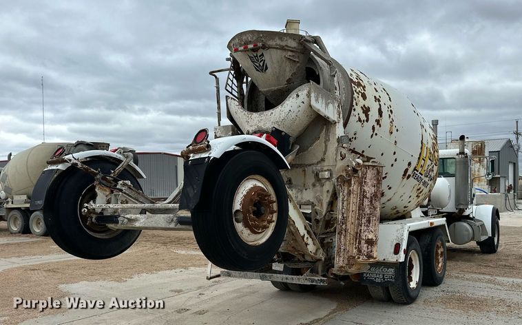 image for item KL9203 2007 Peterbilt 357  ready mix truck