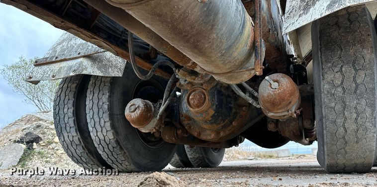 image for item KL9203 2007 Peterbilt 357  ready mix truck