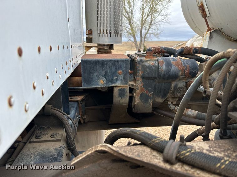 image for item KL9203 2007 Peterbilt 357  ready mix truck