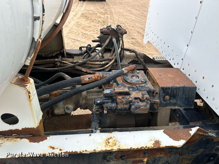 image for item KL9203 2007 Peterbilt 357  ready mix truck