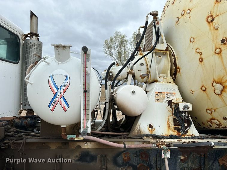 image for item KL9203 2007 Peterbilt 357  ready mix truck