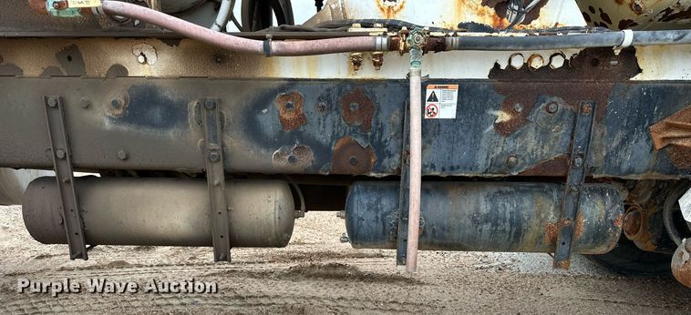 image for item KL9203 2007 Peterbilt 357  ready mix truck