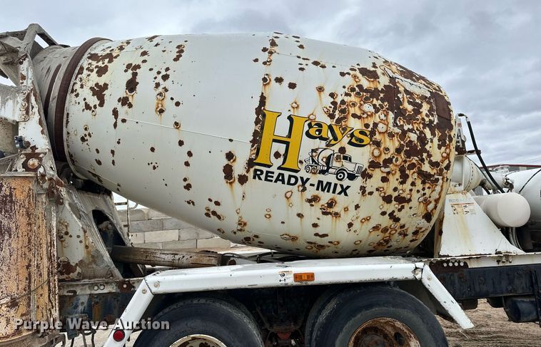 image for item KL9203 2007 Peterbilt 357  ready mix truck