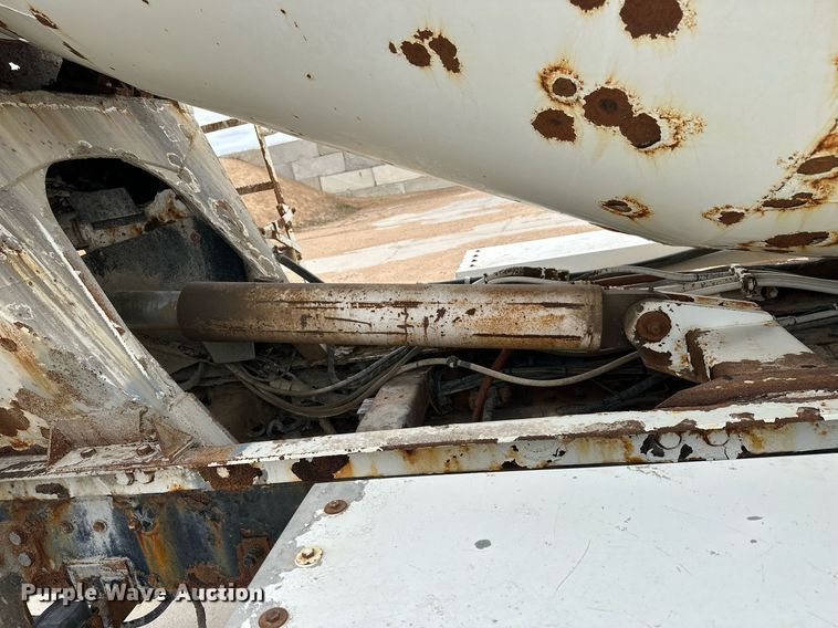 image for item KL9203 2007 Peterbilt 357  ready mix truck