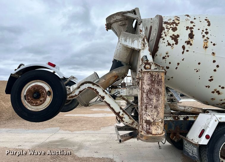 image for item KL9203 2007 Peterbilt 357  ready mix truck