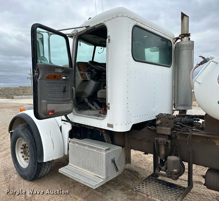 image for item KL9203 2007 Peterbilt 357  ready mix truck