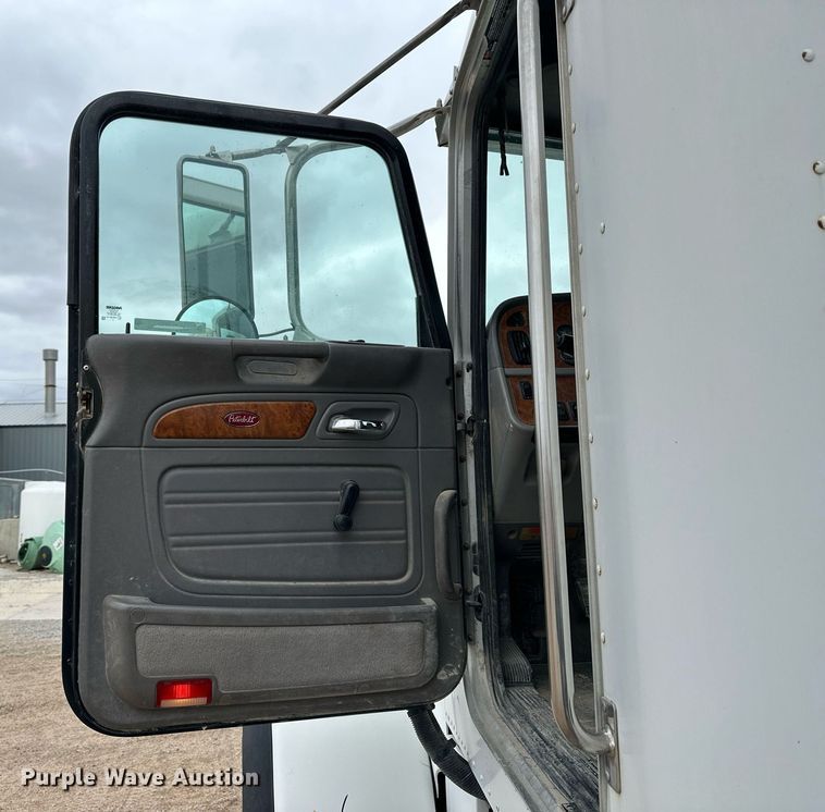 image for item KL9203 2007 Peterbilt 357  ready mix truck