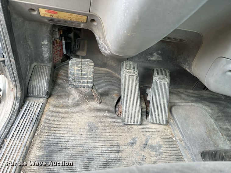 image for item KL9203 2007 Peterbilt 357  ready mix truck