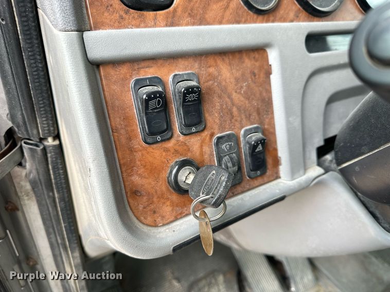 image for item KL9203 2007 Peterbilt 357  ready mix truck