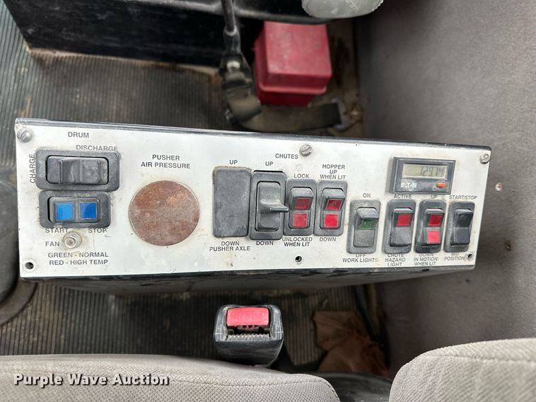 image for item KL9203 2007 Peterbilt 357  ready mix truck