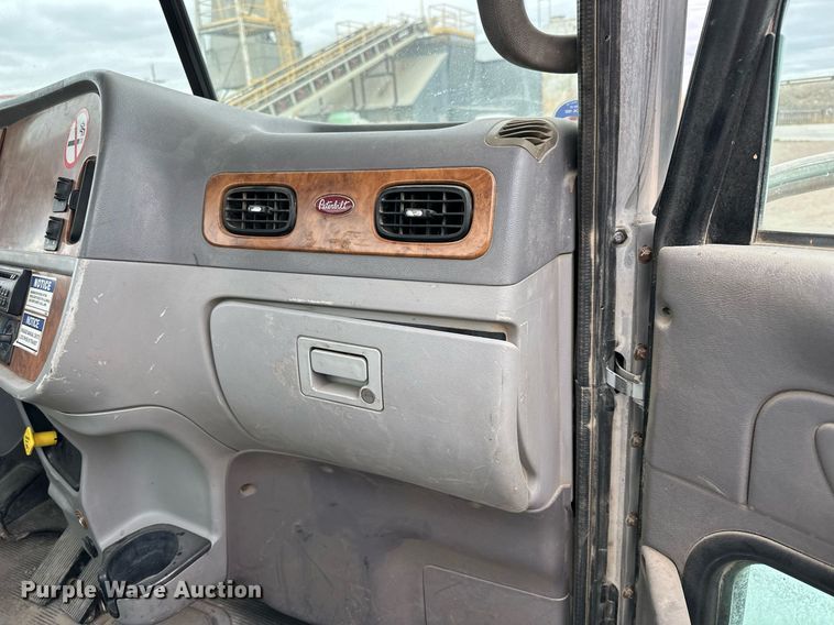 image for item KL9203 2007 Peterbilt 357  ready mix truck