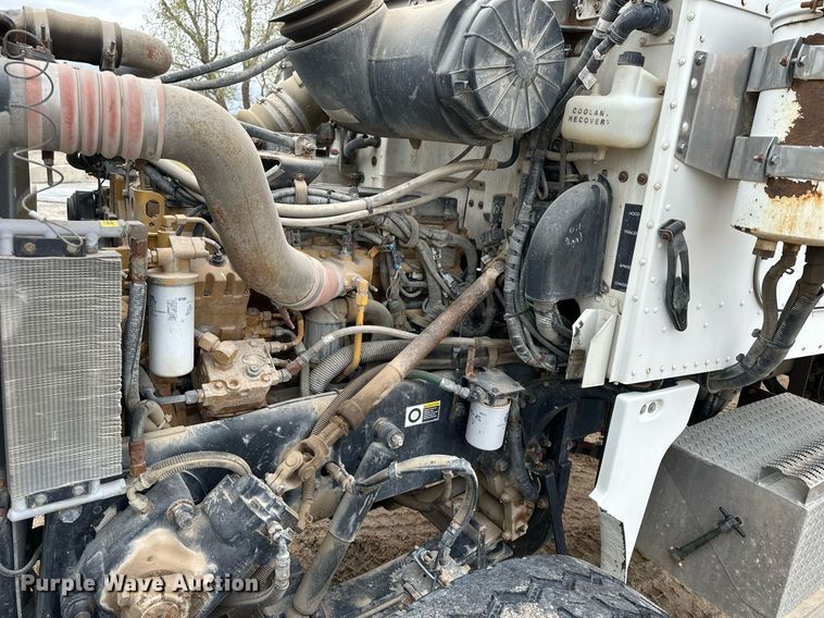 image for item KL9203 2007 Peterbilt 357  ready mix truck