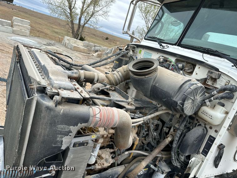 image for item KL9203 2007 Peterbilt 357  ready mix truck