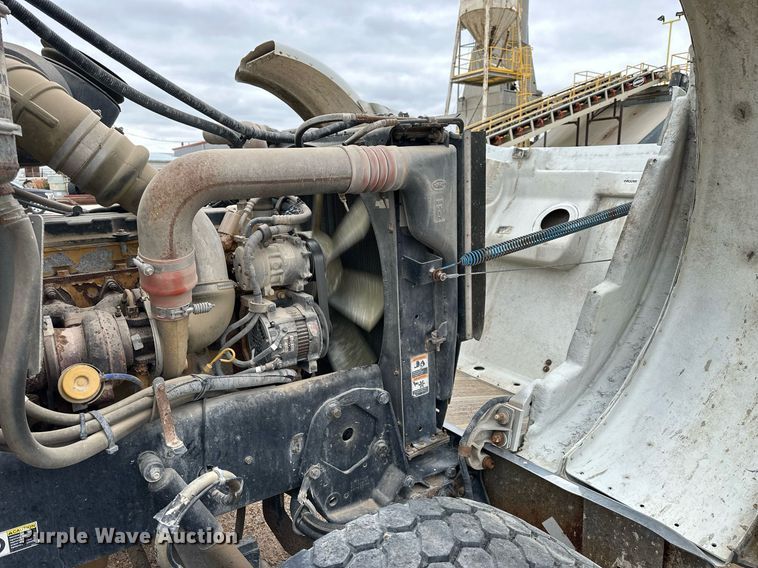 image for item KL9203 2007 Peterbilt 357  ready mix truck