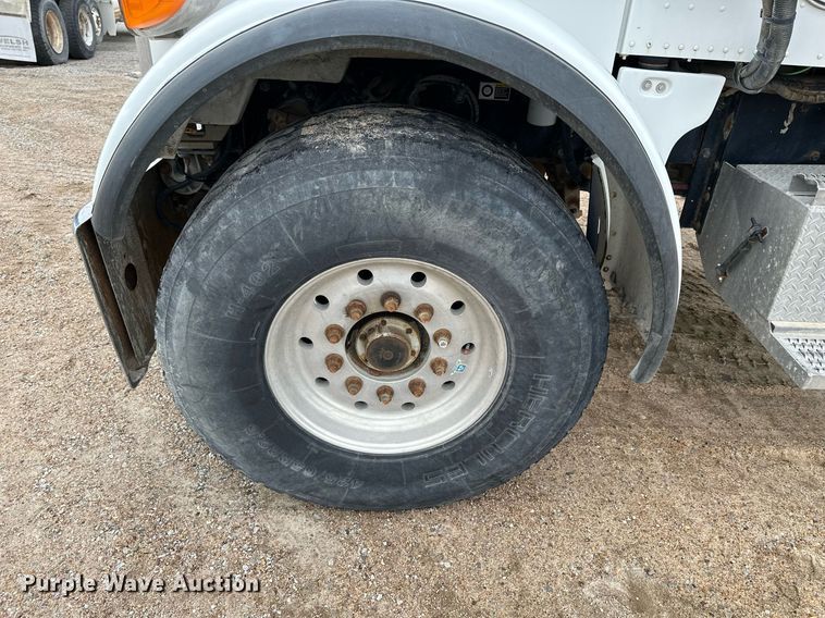 image for item KL9203 2007 Peterbilt 357  ready mix truck