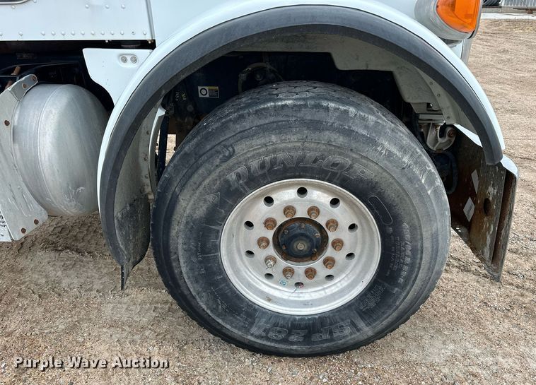 image for item KL9203 2007 Peterbilt 357  ready mix truck