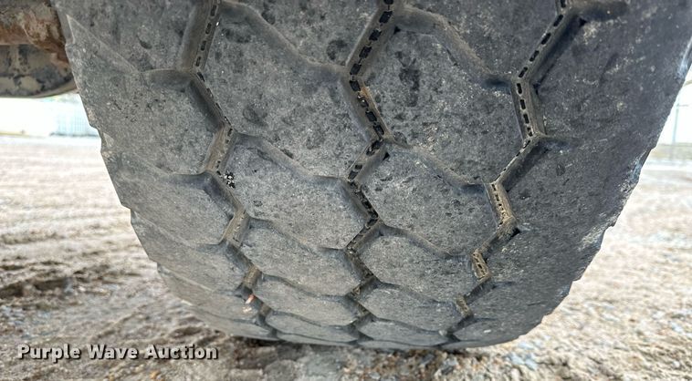 image for item KL9203 2007 Peterbilt 357  ready mix truck