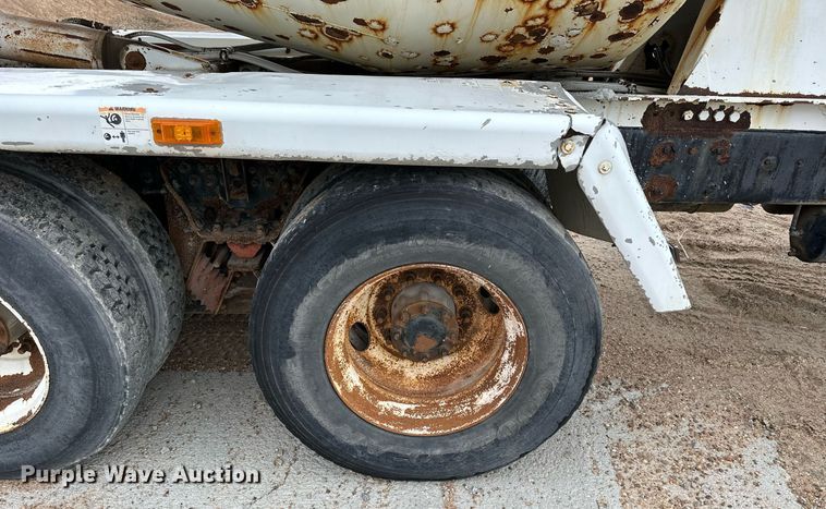 image for item KL9203 2007 Peterbilt 357  ready mix truck