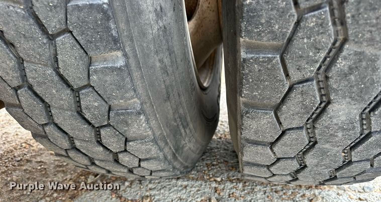 image for item KL9203 2007 Peterbilt 357  ready mix truck