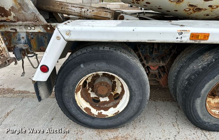 image for item KL9203 2007 Peterbilt 357  ready mix truck