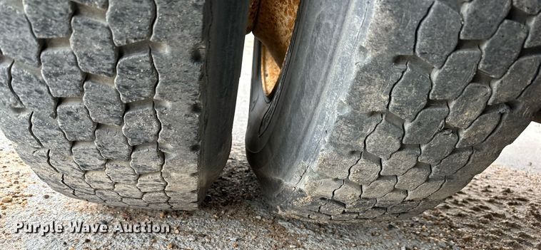 image for item KL9203 2007 Peterbilt 357  ready mix truck