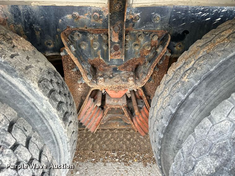 image for item KL9203 2007 Peterbilt 357  ready mix truck