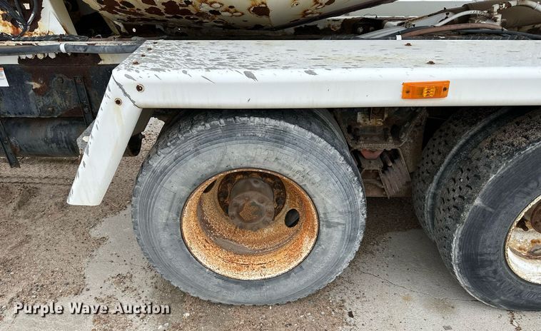 image for item KL9203 2007 Peterbilt 357  ready mix truck