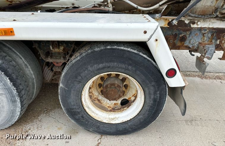 image for item KL9203 2007 Peterbilt 357  ready mix truck