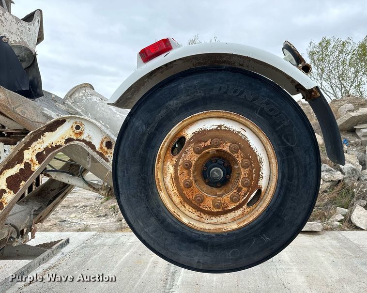 image for item KL9203 2007 Peterbilt 357  ready mix truck