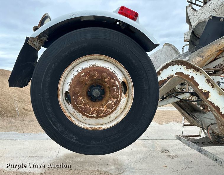 image for item KL9203 2007 Peterbilt 357  ready mix truck