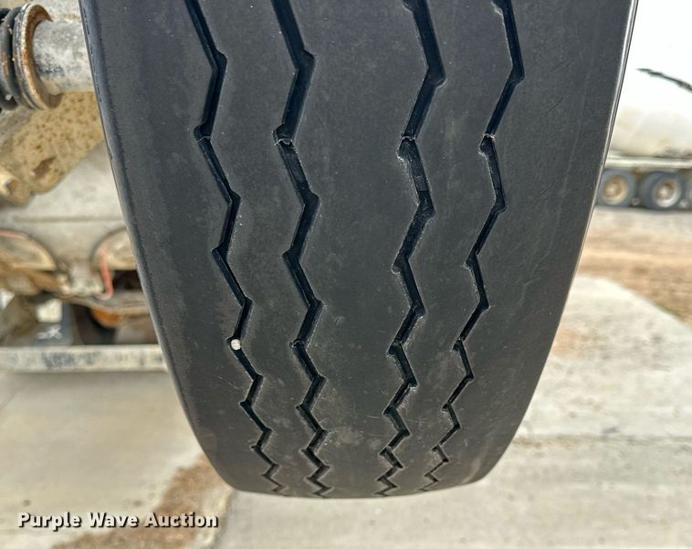 image for item KL9203 2007 Peterbilt 357  ready mix truck