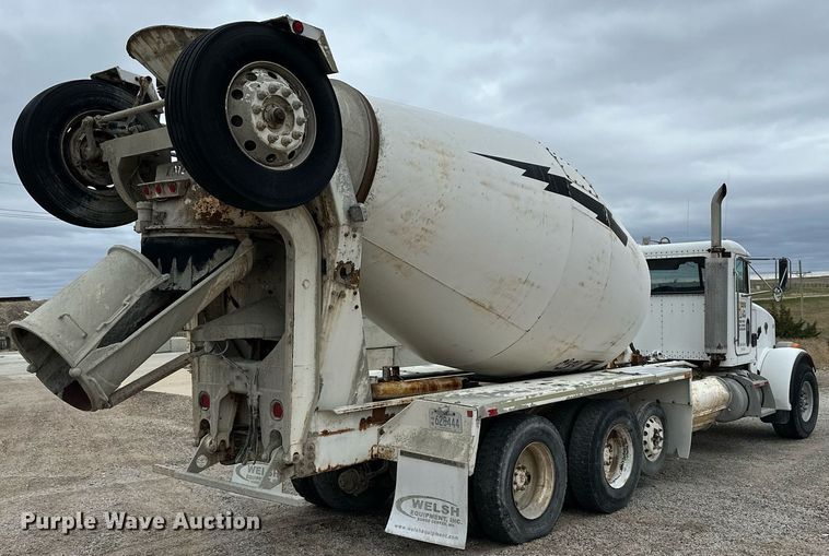image for item KL9204 2004 Peterbilt 357  ready mix truck
