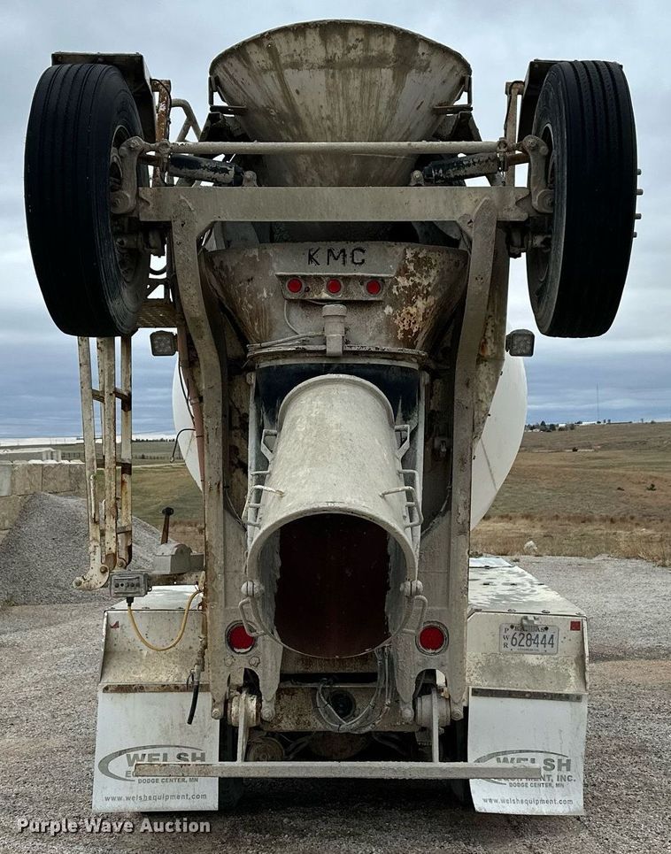 image for item KL9204 2004 Peterbilt 357  ready mix truck