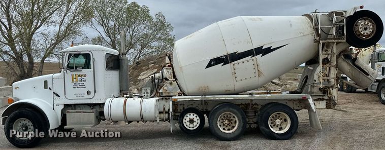 image for item KL9204 2004 Peterbilt 357  ready mix truck