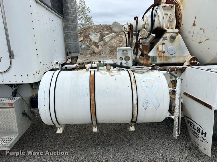 image for item KL9204 2004 Peterbilt 357  ready mix truck