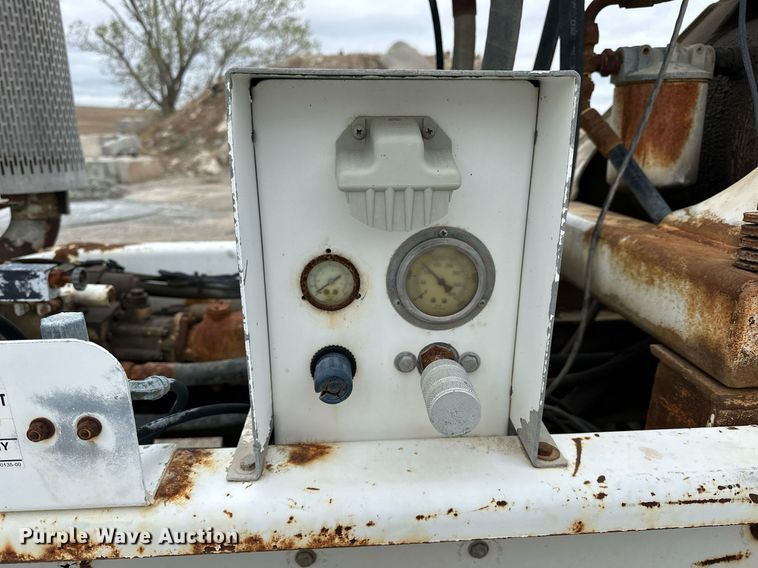 image for item KL9204 2004 Peterbilt 357  ready mix truck