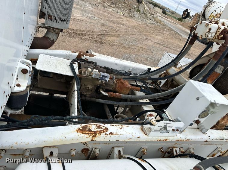 image for item KL9204 2004 Peterbilt 357  ready mix truck