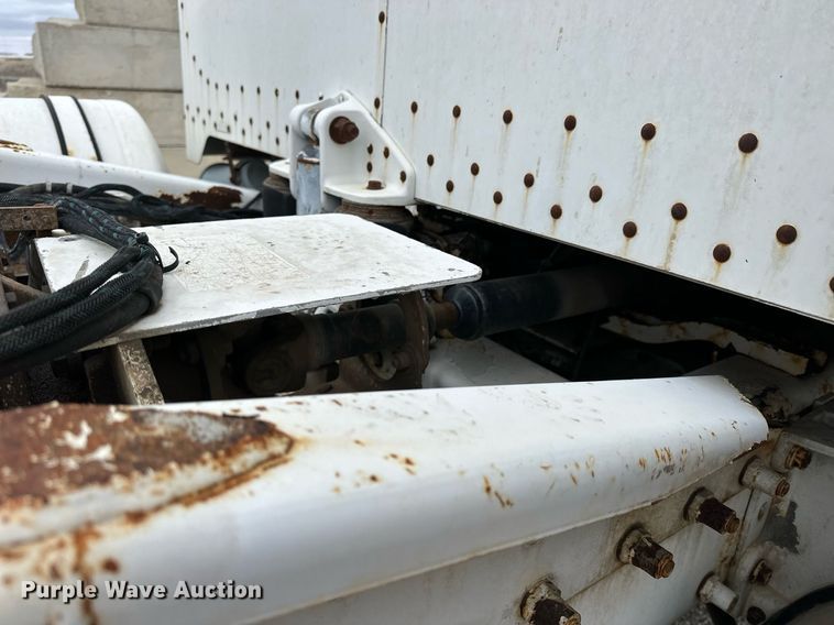 image for item KL9204 2004 Peterbilt 357  ready mix truck