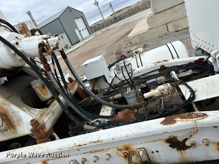 image for item KL9204 2004 Peterbilt 357  ready mix truck