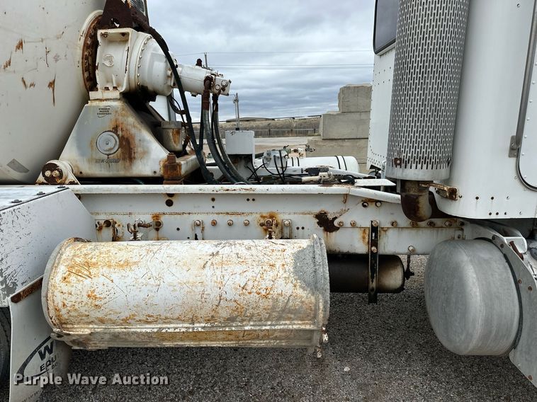image for item KL9204 2004 Peterbilt 357  ready mix truck