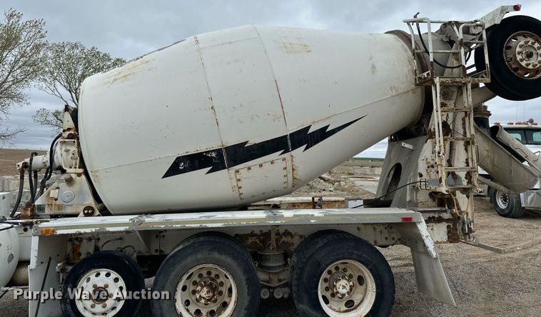 image for item KL9204 2004 Peterbilt 357  ready mix truck