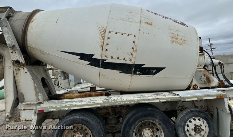 image for item KL9204 2004 Peterbilt 357  ready mix truck