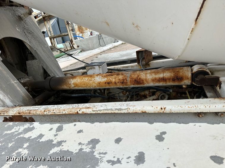 image for item KL9204 2004 Peterbilt 357  ready mix truck