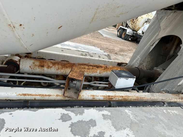 image for item KL9204 2004 Peterbilt 357  ready mix truck