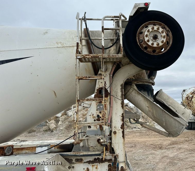 image for item KL9204 2004 Peterbilt 357  ready mix truck