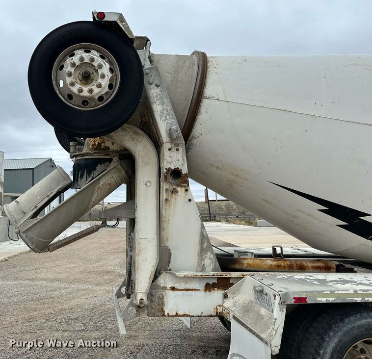 image for item KL9204 2004 Peterbilt 357  ready mix truck