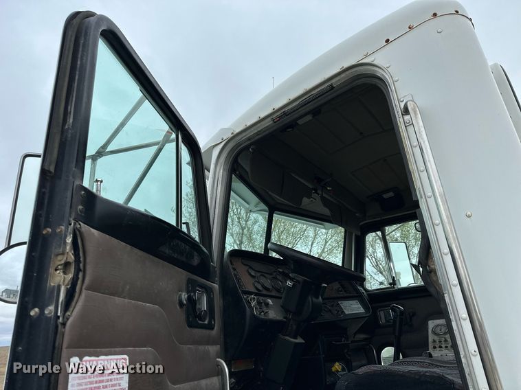 image for item KL9204 2004 Peterbilt 357  ready mix truck